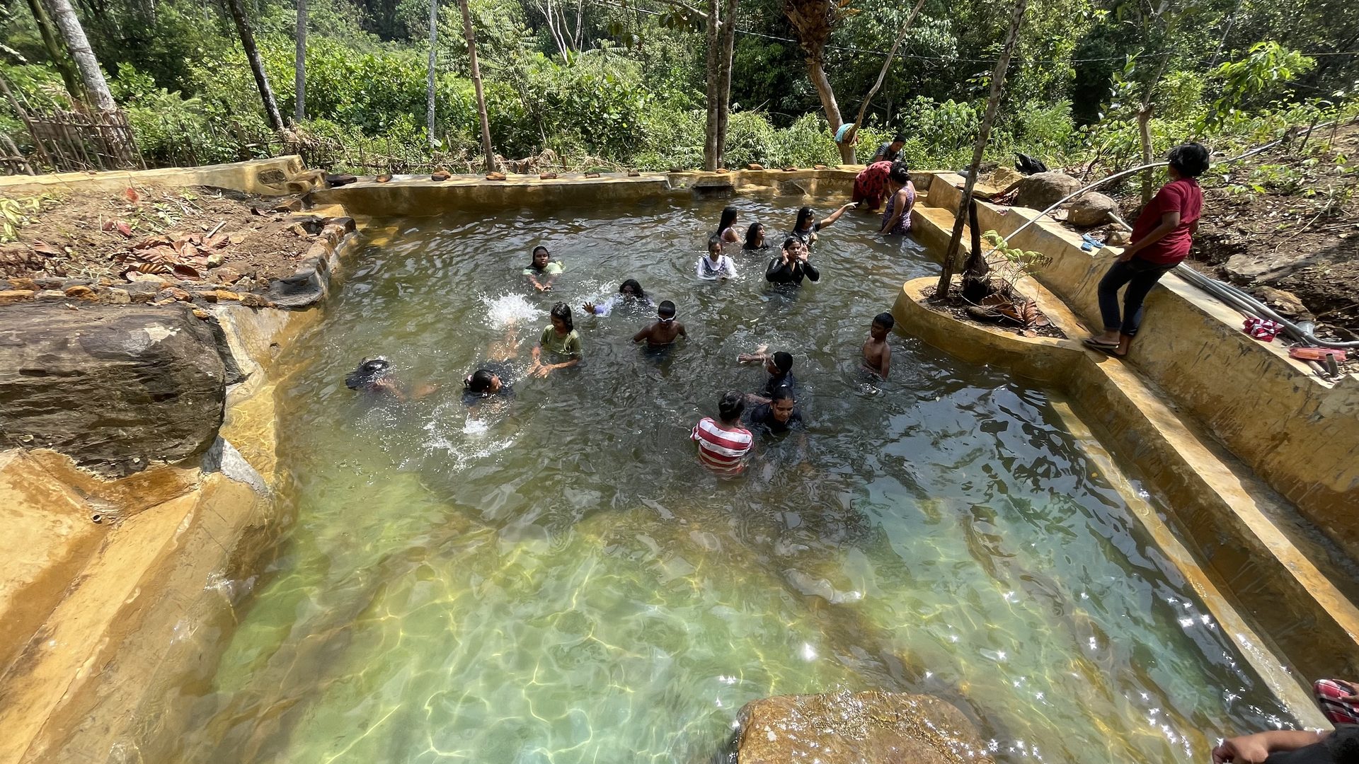 Ran Pokuna pool