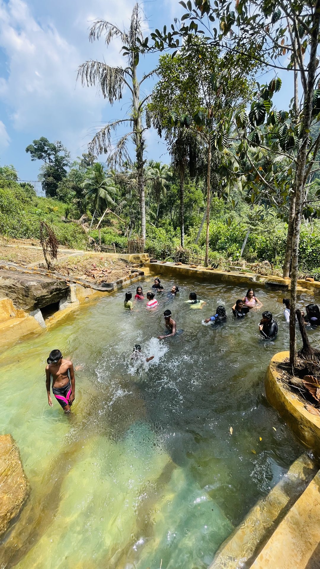 Ran Pokuna pool